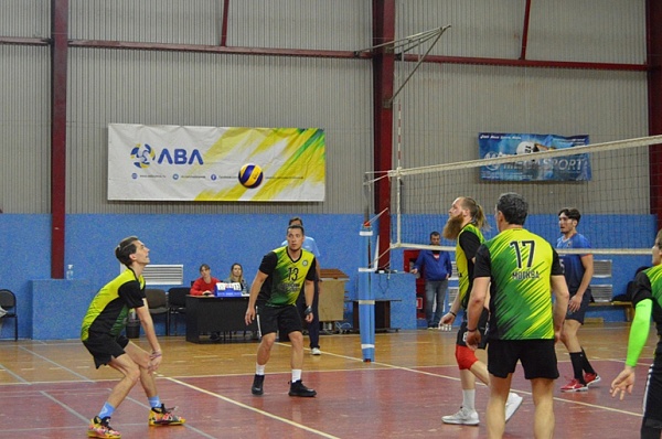Волейбольная команда из Сосенского заняла второе место на гибридном турнире ЛВЛ 